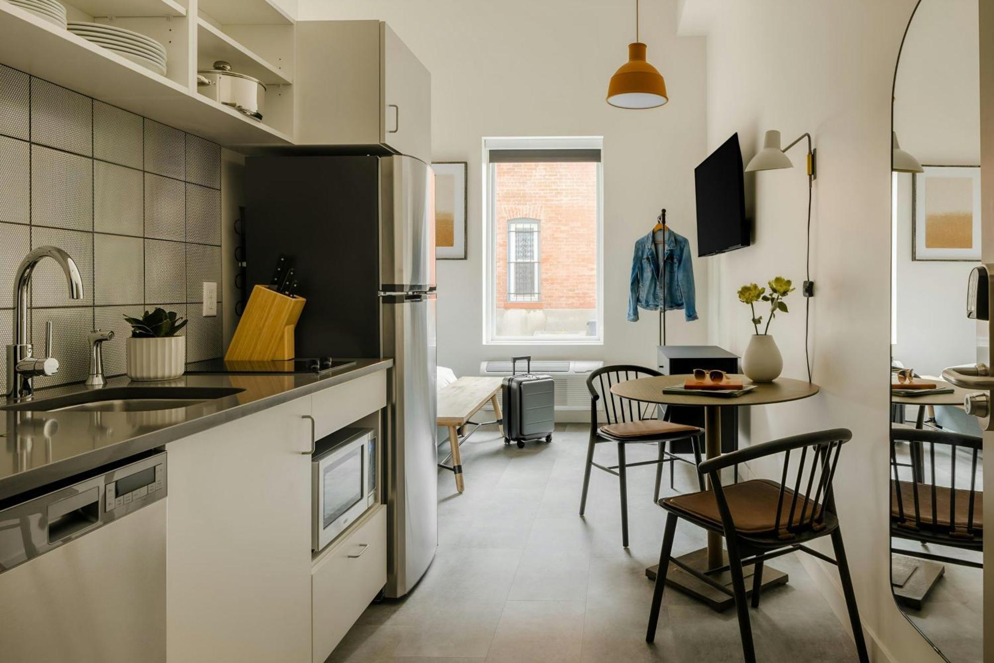 Queen Studio Apartment,1661766857:JPEG